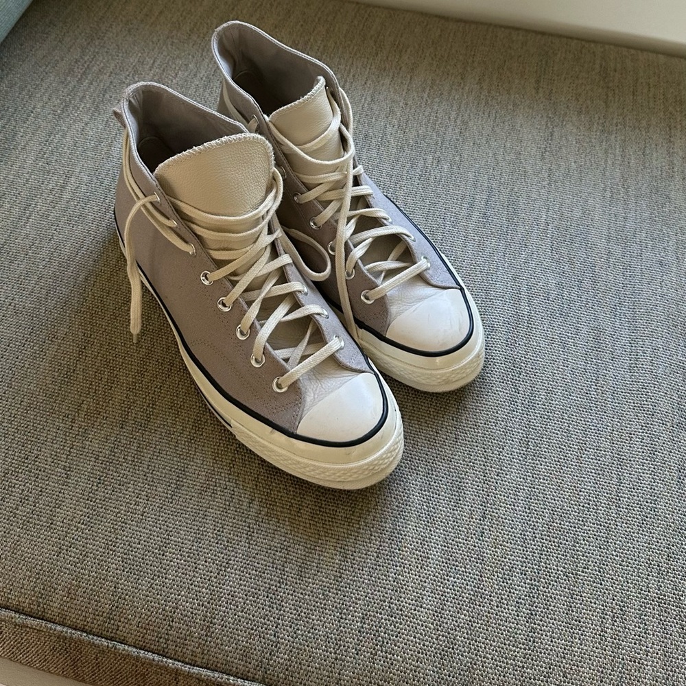 Converse Chuck Taylor All-Star 70 Hi
Fear of God Essentials Grey - size 12